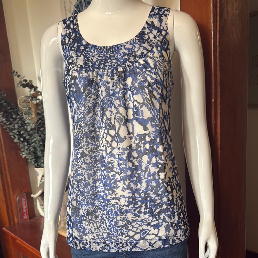 NWT northern reflections size small Blue and white Sleeveless Top